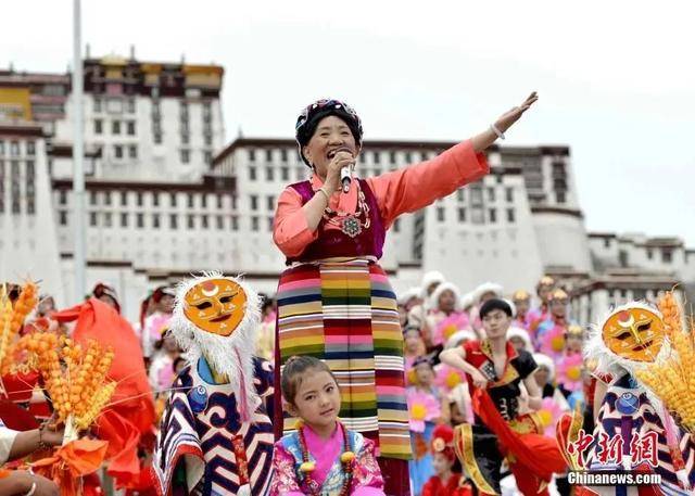 mos055皇冠_88岁的她坐轮椅出现在春晚mos055皇冠,全场泪目!