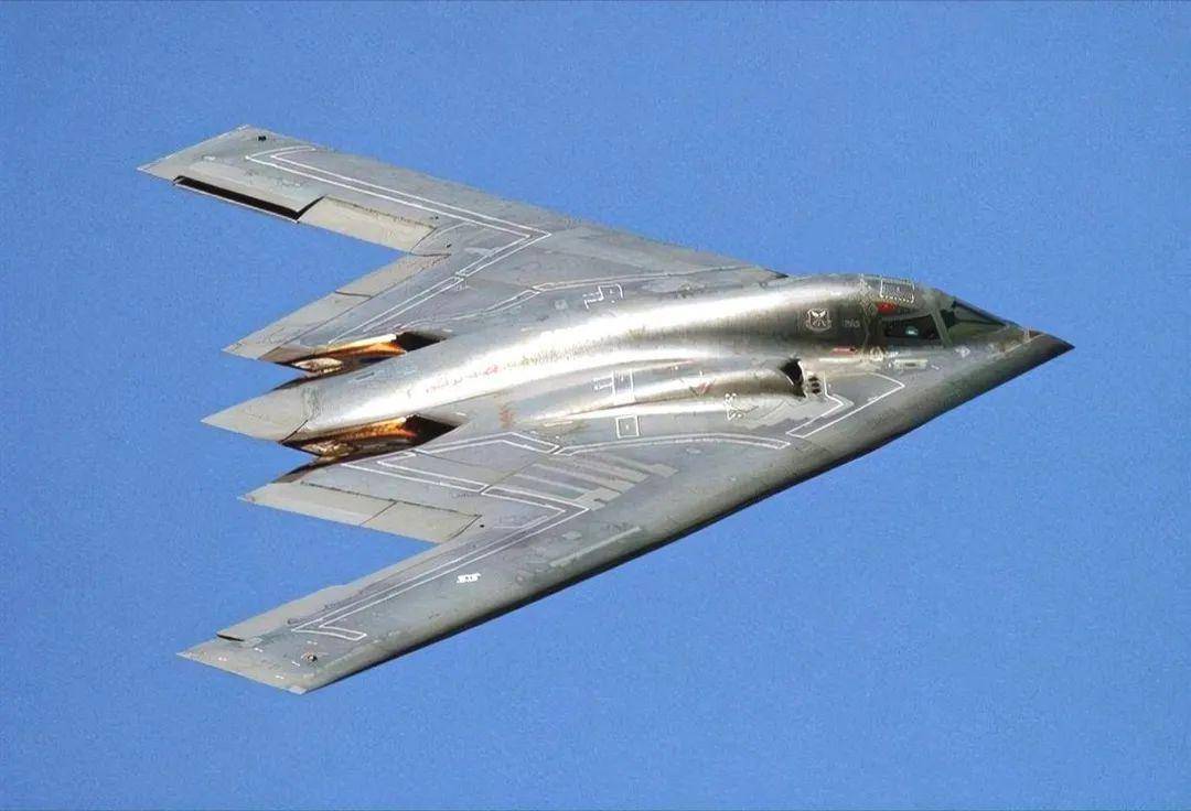 皇冠足球_解放军锁死B-21隐形轰炸机皇冠足球,防御网密不透风,秘密武器很快量产