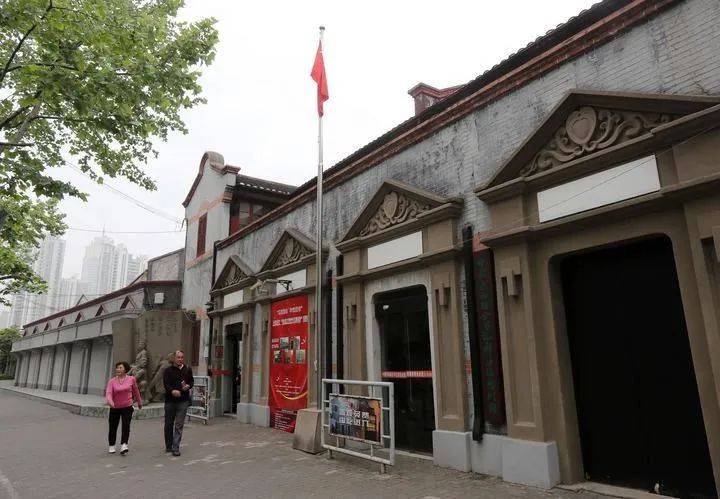 如何申请皇冠信用网_唱响奋进新征程的劳动者之歌——写在中华全国总工会成立一百周年之际