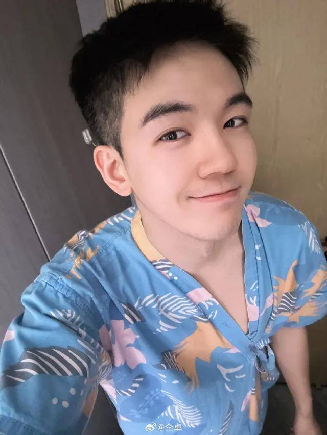 正版皇冠信用网出租_仝卓实名举报33家关联公司偷税漏税