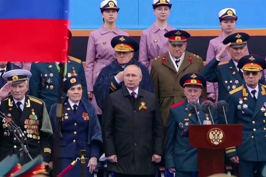 信用网怎么注册_20多国将齐聚莫斯科信用网怎么注册,中方代表起身前,普京当众为76年的老伙计高调表态