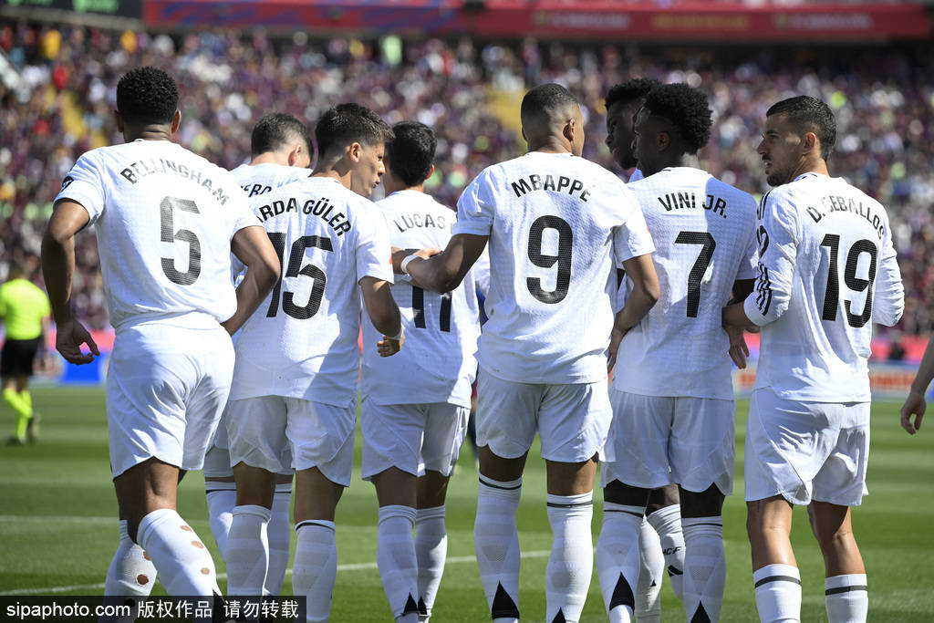 正版皇冠信用网开户_赛季四杀正版皇冠信用网开户!西甲-姆巴佩戴帽拉菲2球 巴萨4-3皇马7分领跑