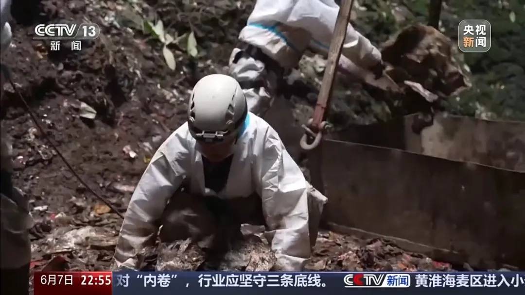 皇冠信用网如何申请_张家界一天然溶洞垃圾堆积皇冠信用网如何申请,当地一村支书威胁谁来天坑拍照就打,官方通报:已停职检查