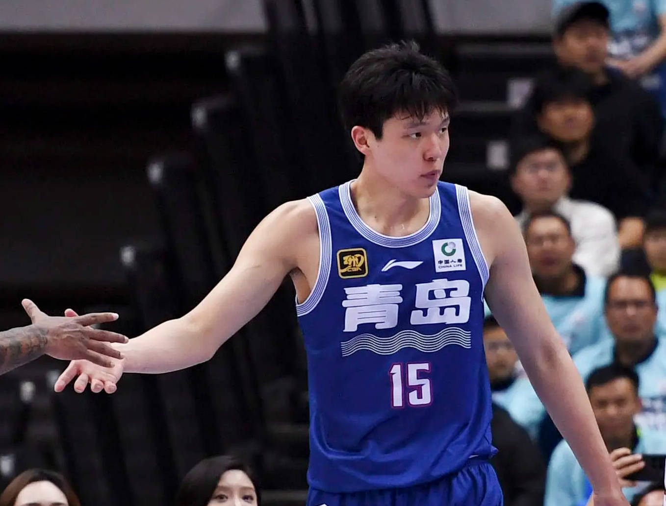 上半场比分_专家:杨瀚森最有可能被篮网首轮选中 签保障合同