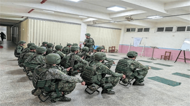 皇冠登1代理_脱下军服皇冠登1代理,400多名美军登陆台岛!不管谁来都挡不住解放军利剑