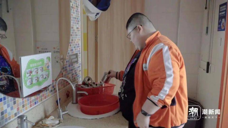 皇冠信用盘登3出租_杭州330斤男孩患罕见病:永远吃不饱皇冠信用盘登3出租!妈妈抹泪不放弃:我要陪他长大