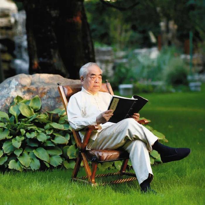 德国巴伐利亚联赛_画家范曾女儿发文称与父亲失联德国巴伐利亚联赛，其入股公司当晚仍直播带货，近1个月销售额过百万元