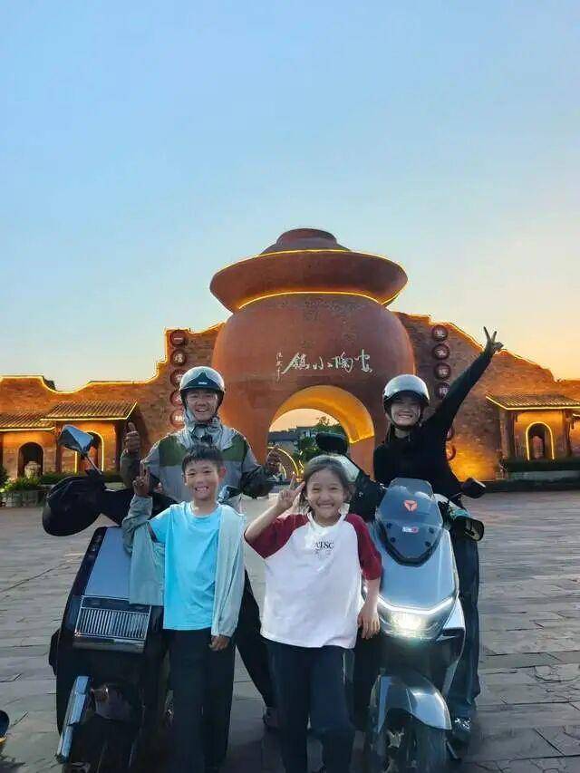 叶尼塞vs索科尔萨拉托夫_骑电瓶车带两娃跨越2000公里！安徽一家四口17天抵达成都叶尼塞vs索科尔萨拉托夫，本人回应：用喜爱的方式带孩子看世界