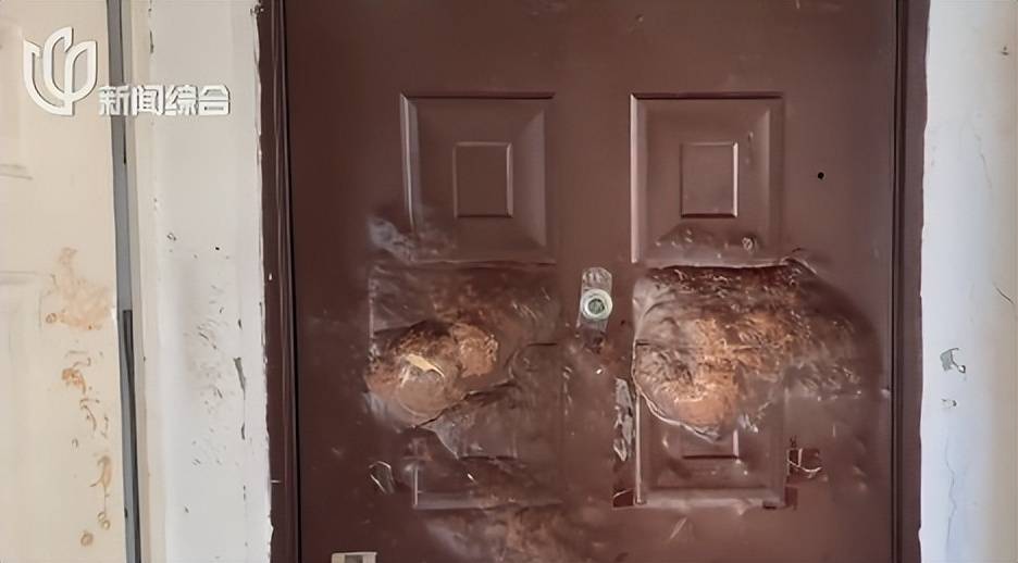 意大利乙组联赛_上海女子吓坏！54岁男邻居楼道内一丝不挂意大利乙组联赛，还用榔头猛砸她家大门！居委会：他母亲去世，心情郁闷