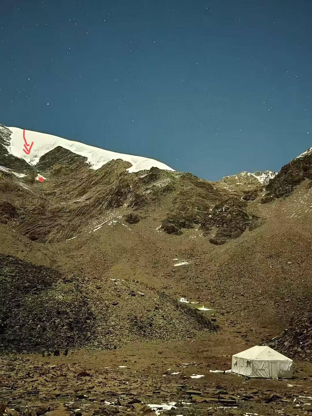 皇冠信用盘开户_海拔5588米雪山上男子滑坠遇难 亲人:皇冠信用盘开户他解开安全绳给同行游客拍照被冰爪绊倒