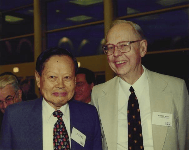 信用网皇冠申请注册_独家｜友人追忆杨振宁：信用网皇冠申请注册他没能二度获诺奖是一个遗憾