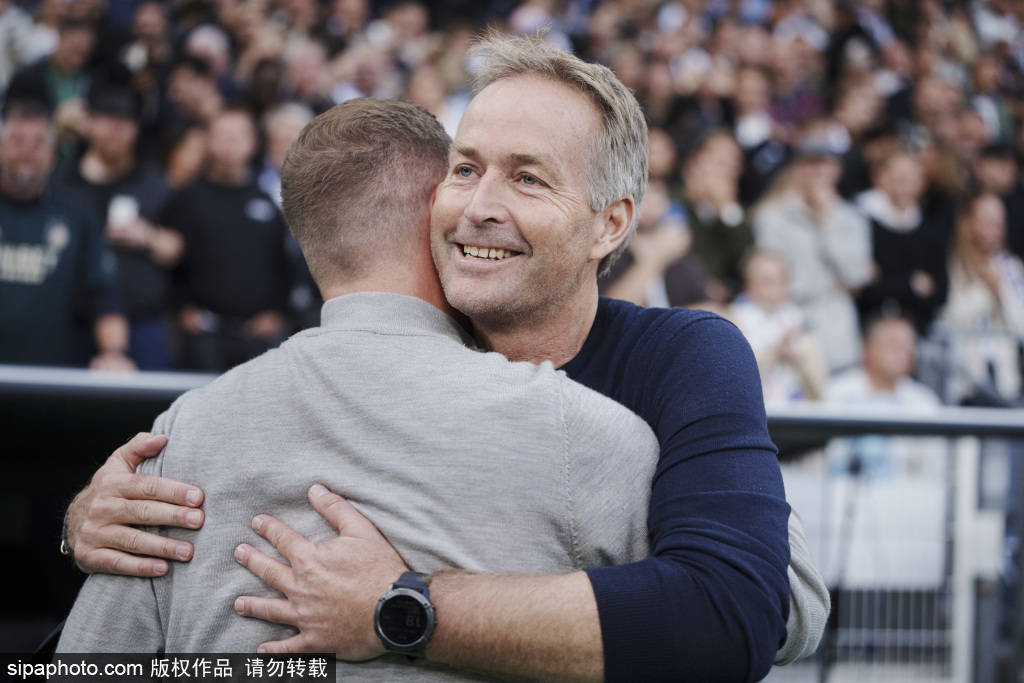 皇冠信用最新地址_南京球迷哭了！苏超黑马泰州队奇迹逆转皇冠信用最新地址，点球大战淘汰南京队！