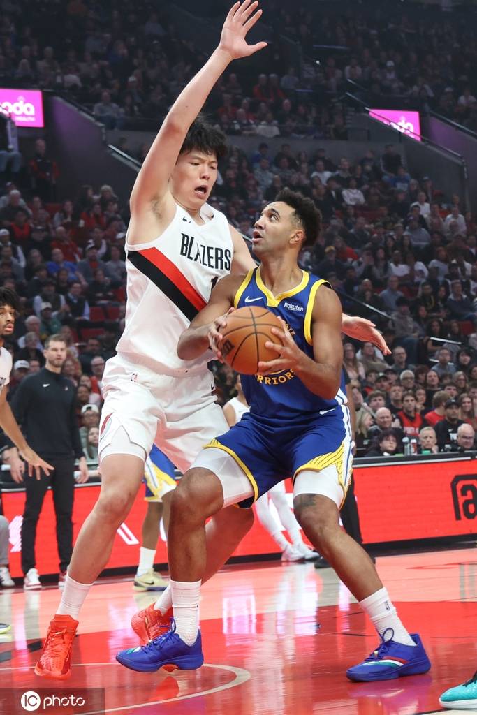 皇冠信用网怎么注册
_杨瀚森2分2帽1板库里35分 开拓者8人上双大胜勇士