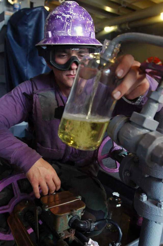 皇冠信用网需要押金吗_美航母摔飞机是“电磁攻击”皇冠信用网需要押金吗？中国军号回应：你评书听多了