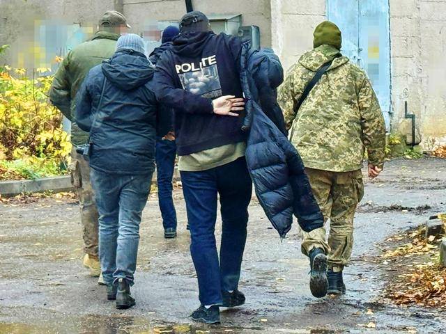 如何申请皇冠信用网_英国记者：在乌克兰采访时如何申请皇冠信用网，同事被带走“强制”入伍