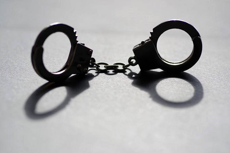 皇冠足球平台代理_25岁男子欲出售父亲房产整容当网红皇冠足球平台代理，被说教后20多刀弑父 曾遭父亲家暴，获无期徒刑