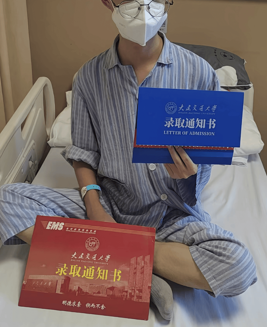 皇冠信用網注册开通
_安徽少年拿到大学录取通知书不久后病逝皇冠信用網注册开通
,父亲:他画去学校的火车,激励自己撑过化疗