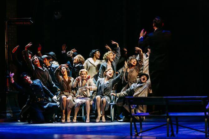 体育皇冠信用網_每场演出要用6吨温水体育皇冠信用網，原版音乐剧《雨中曲》将在成都上演