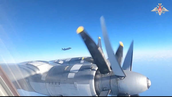 洲际附加赛2组_中俄轰炸机和航母从3个方向“包围琉球”