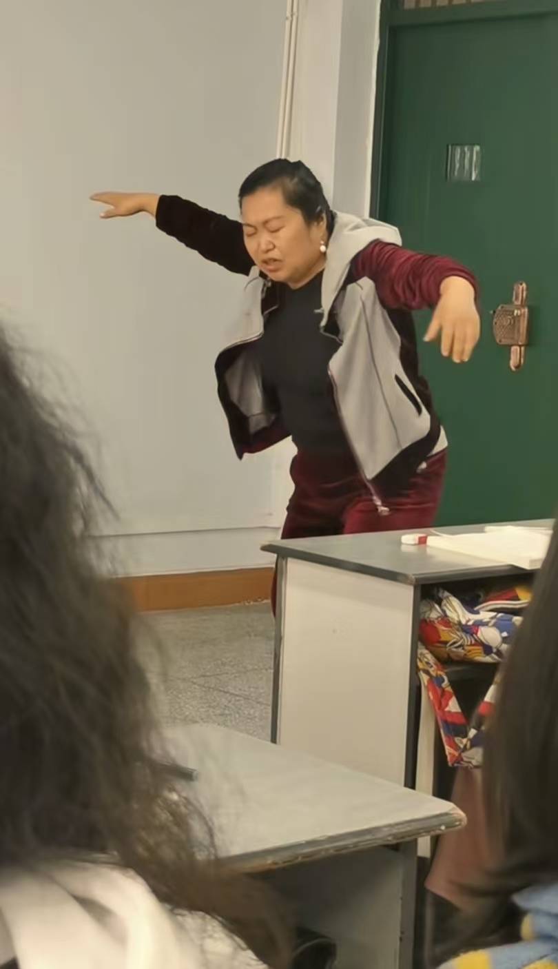 皇冠信用盘如何申请
_四川一高校老师自创“心舞疗法”因动作怪异引争议皇冠信用盘如何申请
,当事人:有上万名会员,在搜集数据