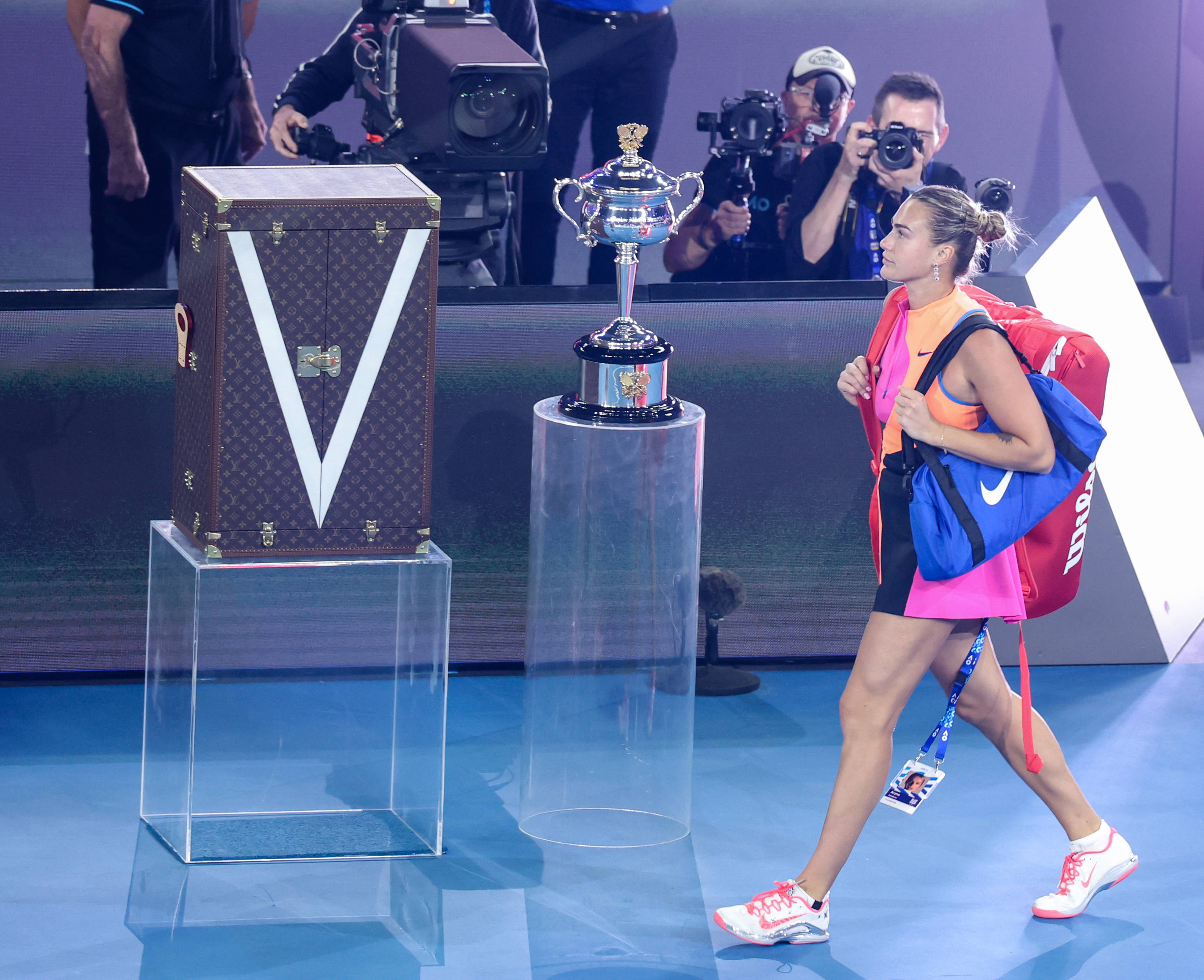 皇冠信用网出租足球_(体育)网球——澳网女单决赛:莱巴金娜对阵萨巴伦卡